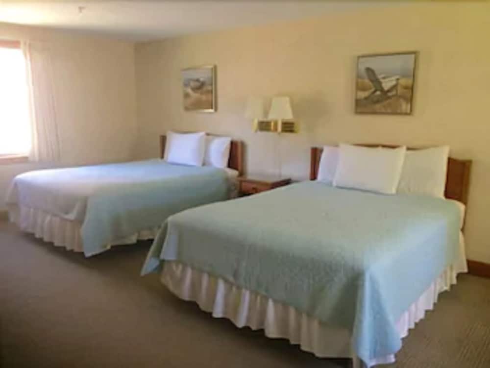 The Chatham Motel — Chatham