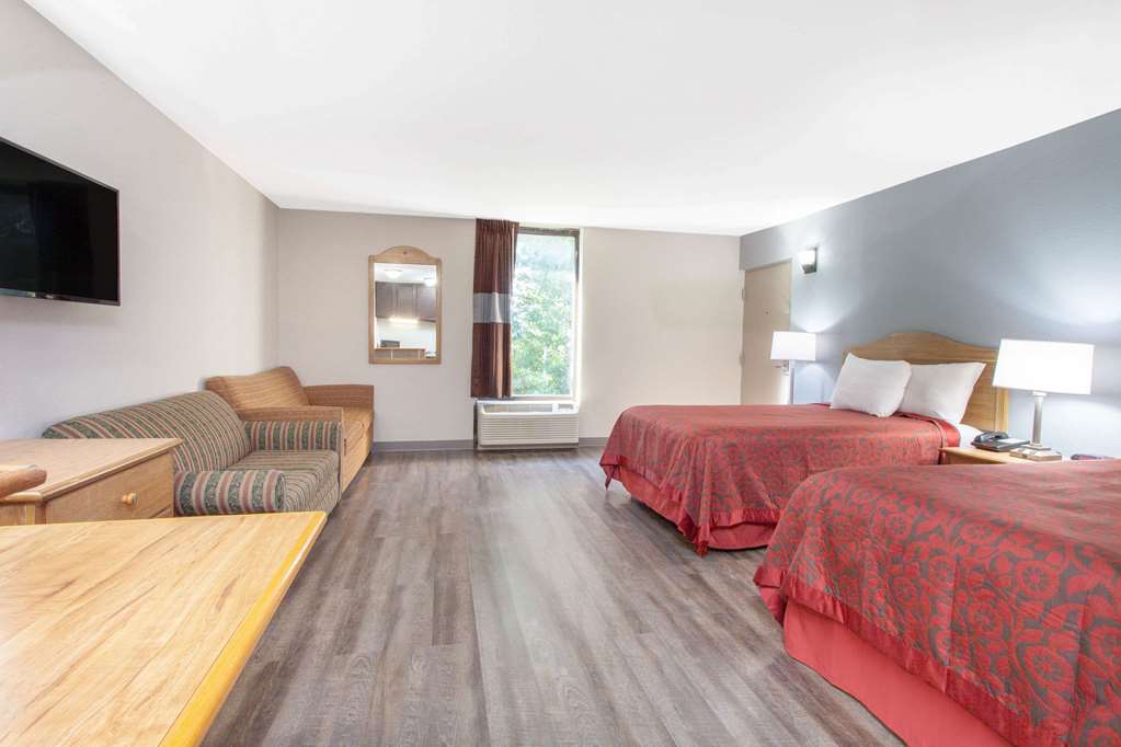 Days Inn by Wyndham Clinton Laurens I 26 - photo 10