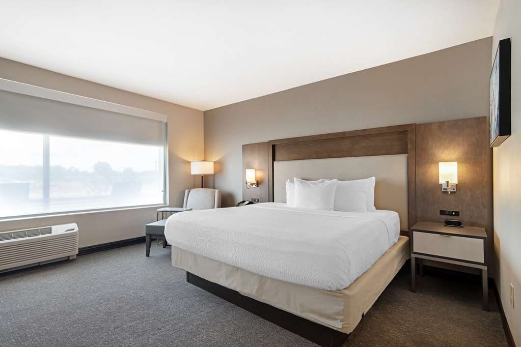 Best Western Plus Executive Residency Rigby's Water World Hotel - photo 21