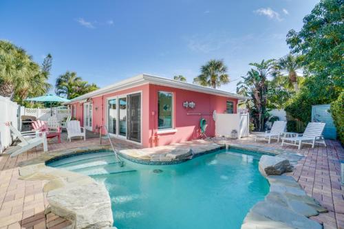 Modern Beach Cottage with Heated Pool Close to Beach — 4-Star Luxury Hotel in Holmes Beach, United States