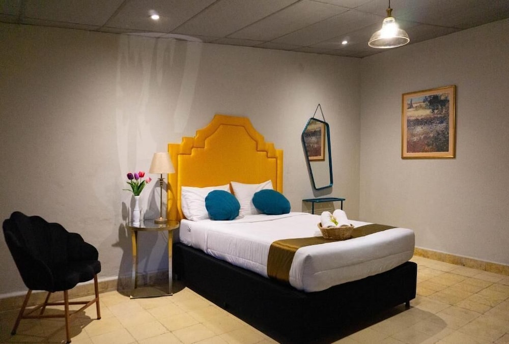 Hotel Brunette — Santa Ana