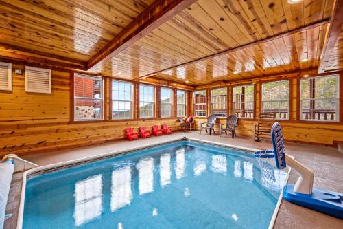 5BR Smokies Cabin Pool Hot Tub View & Game Room — 4-Star Luxury Hotel in Sevierville, United States