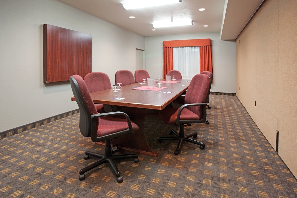 Holiday Inn Express & Suites Ogden by IHG - photo 26
