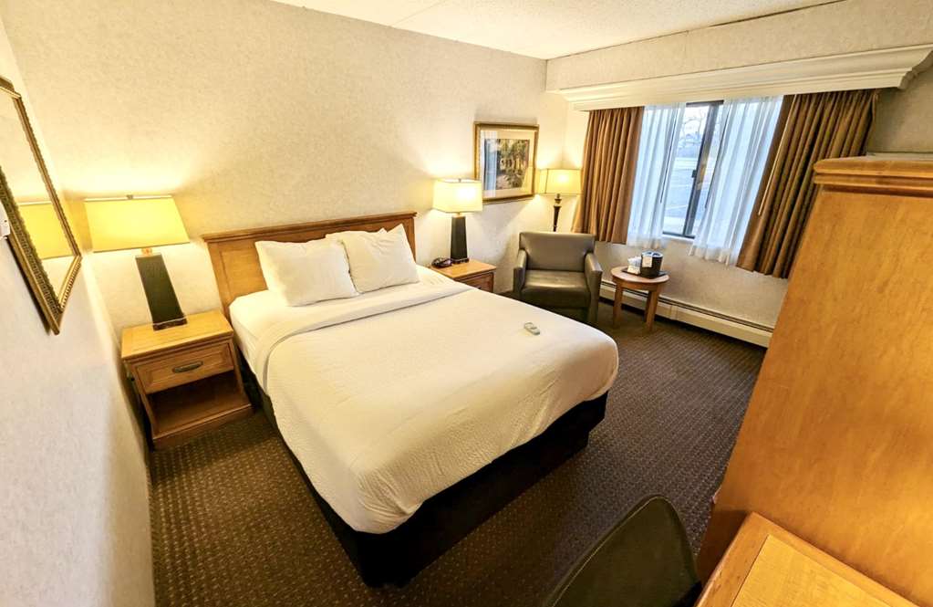 Best Western Plus Kelly Inn - photo 8