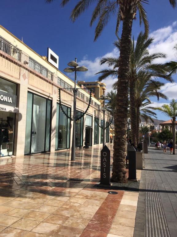 Apartamento en Playa Las Vistas Torres del Sol — 4-Star Luxury Hotel in Arona, Spain