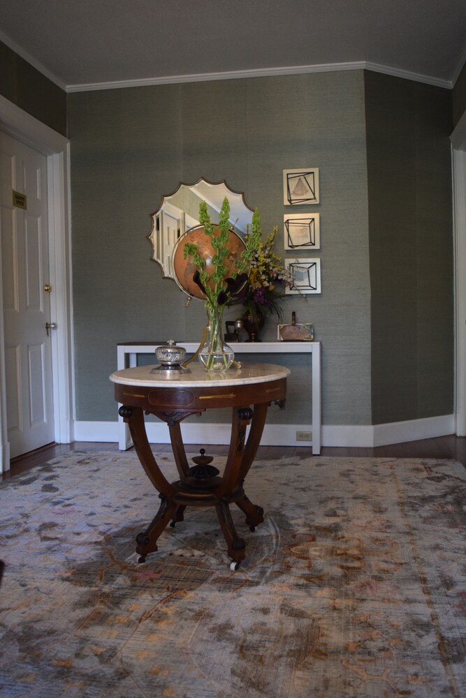 The Applewood Manor - photo 2