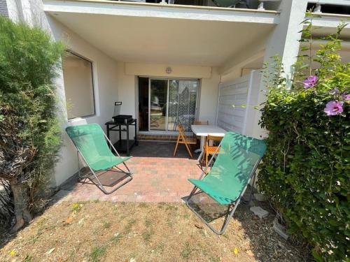 Charmant Cocon Avec Terrasse a 200m de la Plage in Carnac, France
