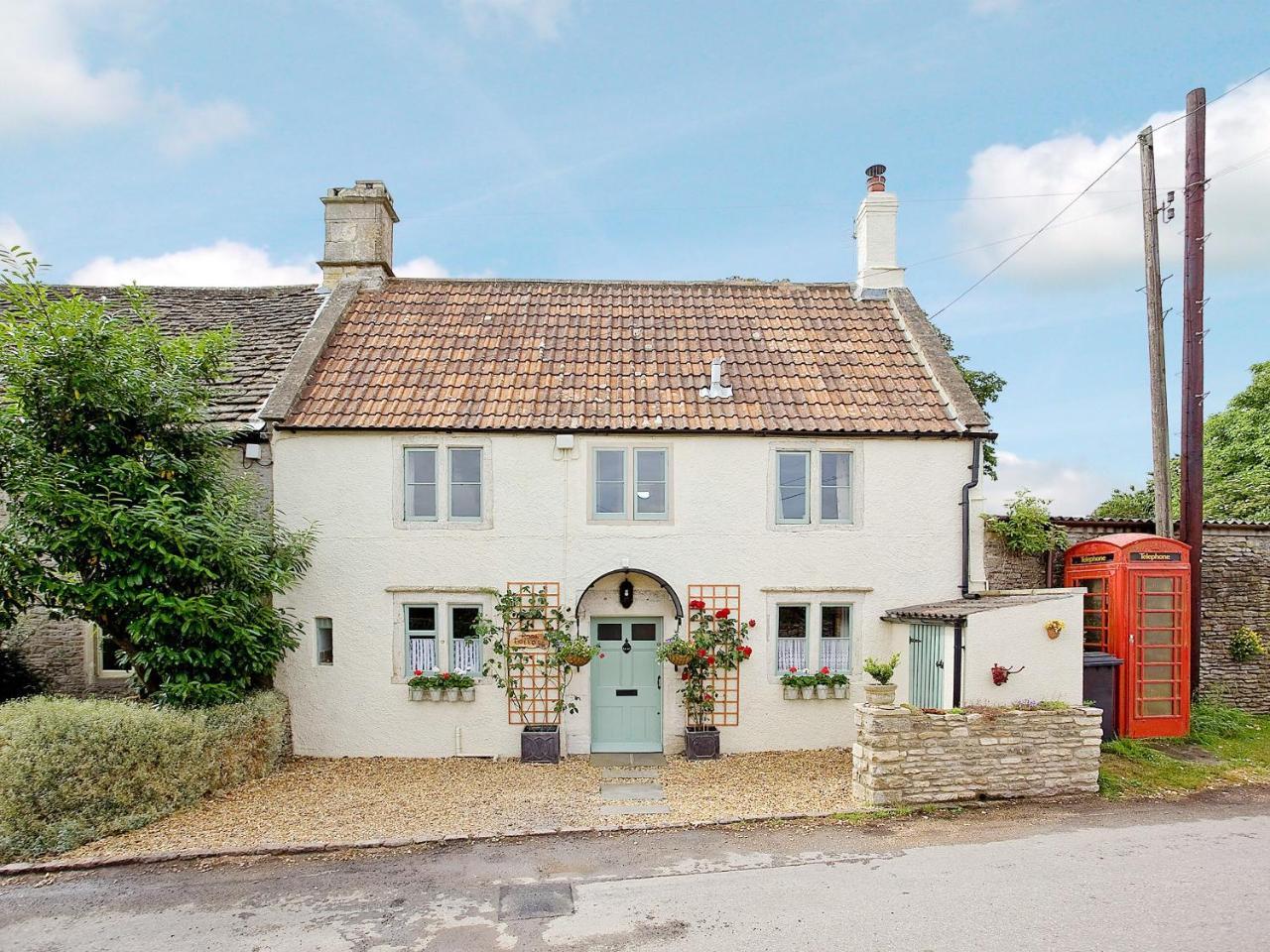 Rose Cottage — 4-Star Luxury Hotel in Cold Ashton, United Kingdom