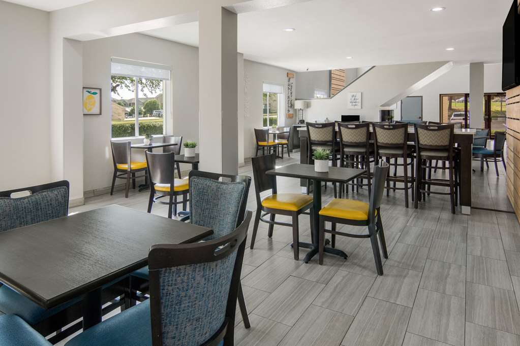 Quality Inn & Suites Roanoke Fort Worth North - photo 42