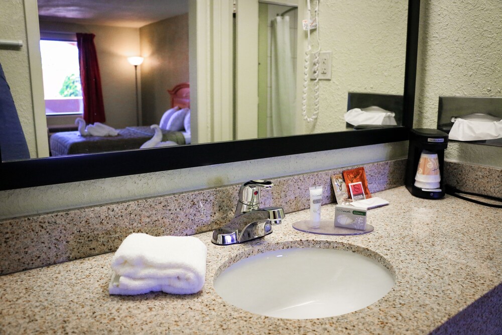 Suite Dreams Hotel - photo 35