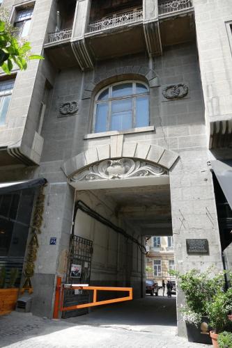 Apartment On Tabidze 3 5