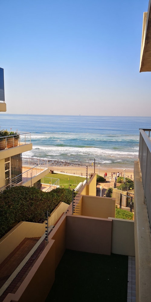26 Bronze Beach Umhlanga Rocks — 4-Star Luxury Hotel in Durban, South Africa