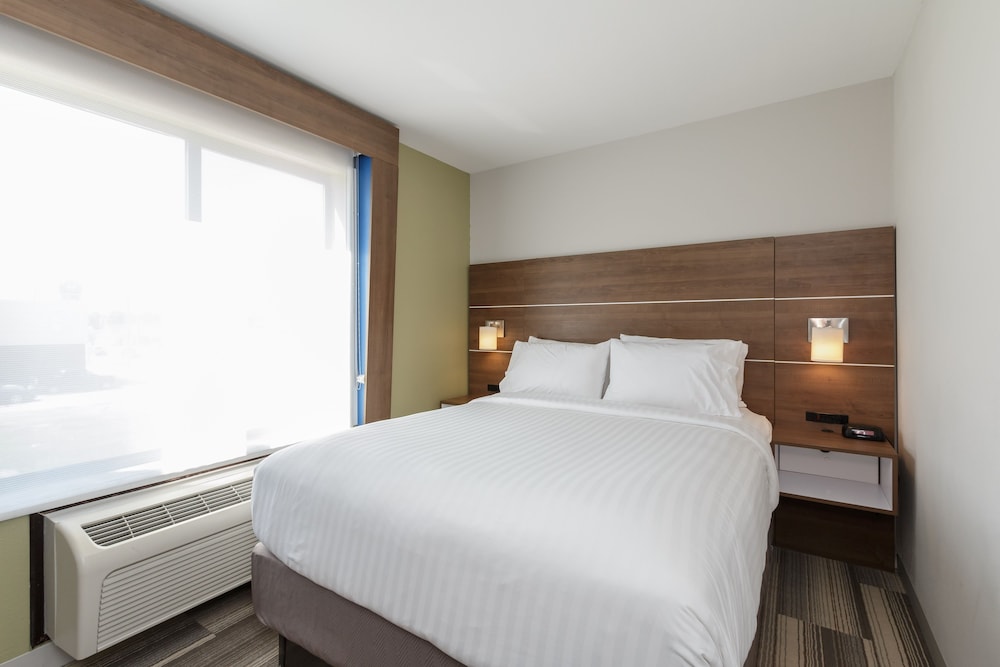 Holiday Inn Express Hotel & Suites South Bend by IHG - photo 45