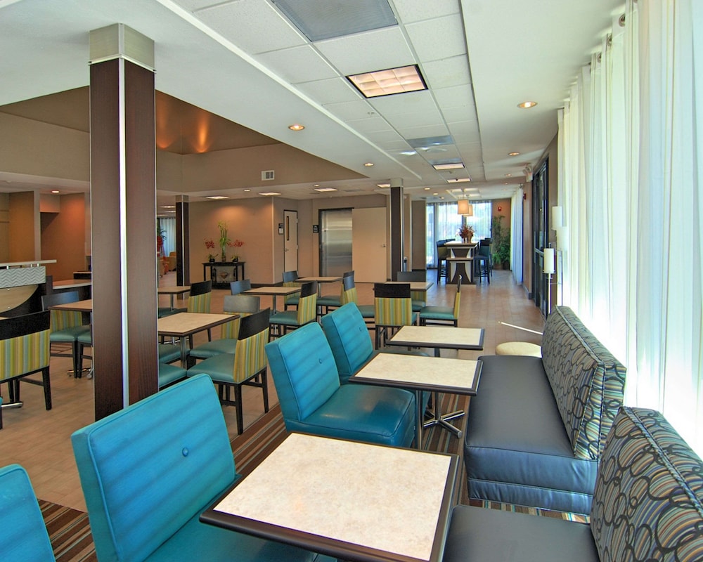 Hampton Inn & Suites Mountain View - photo 44