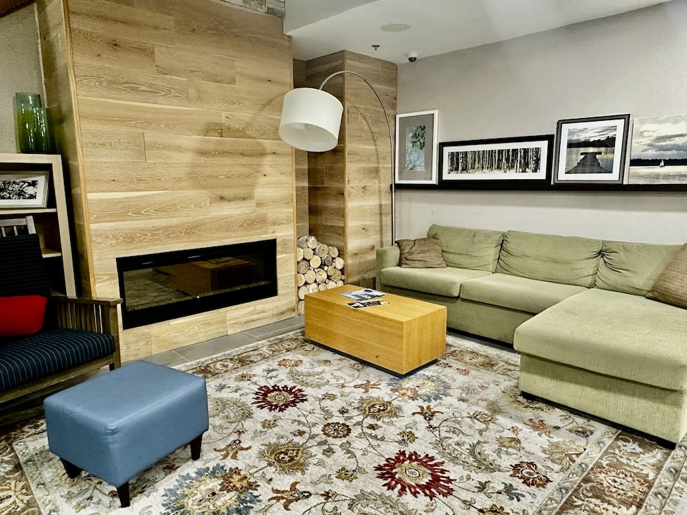 Radiant Inn & Suites - photo 12