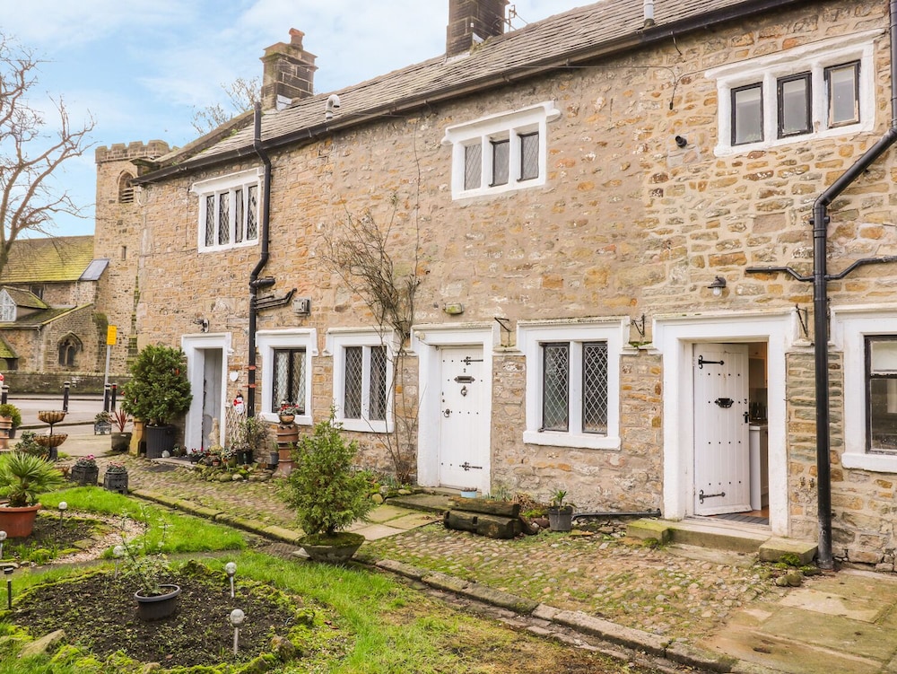 3 Poole End — Clitheroe
