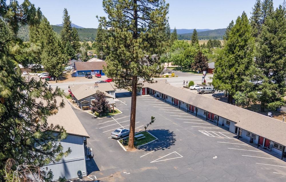 Charm Motel & Suites - photo 81