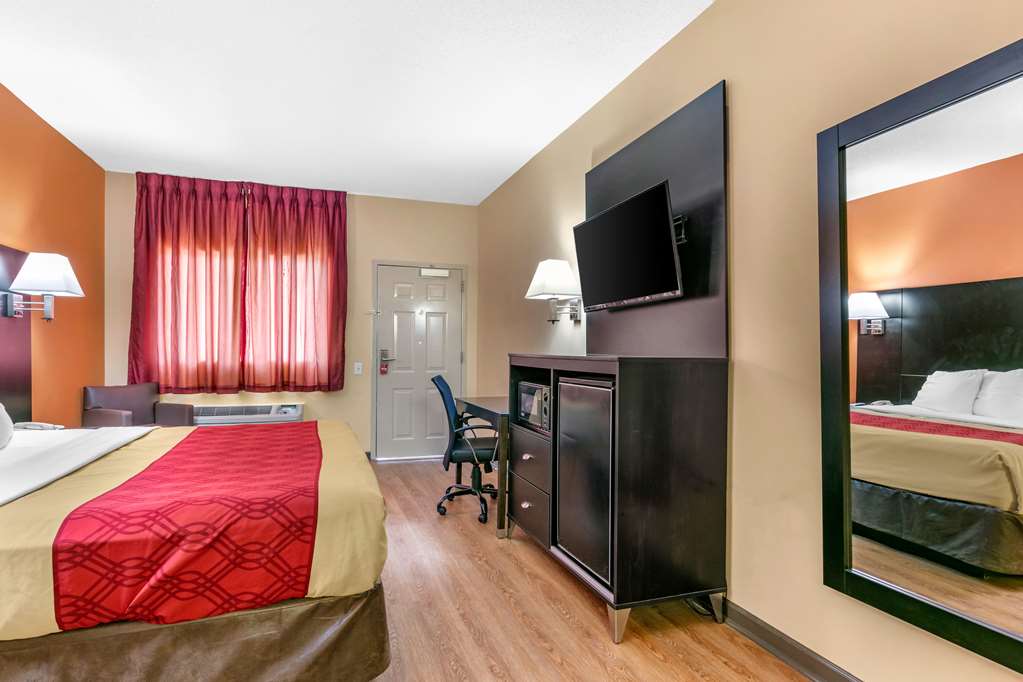 Econo Lodge Northport Tuscaloosa North - photo 13