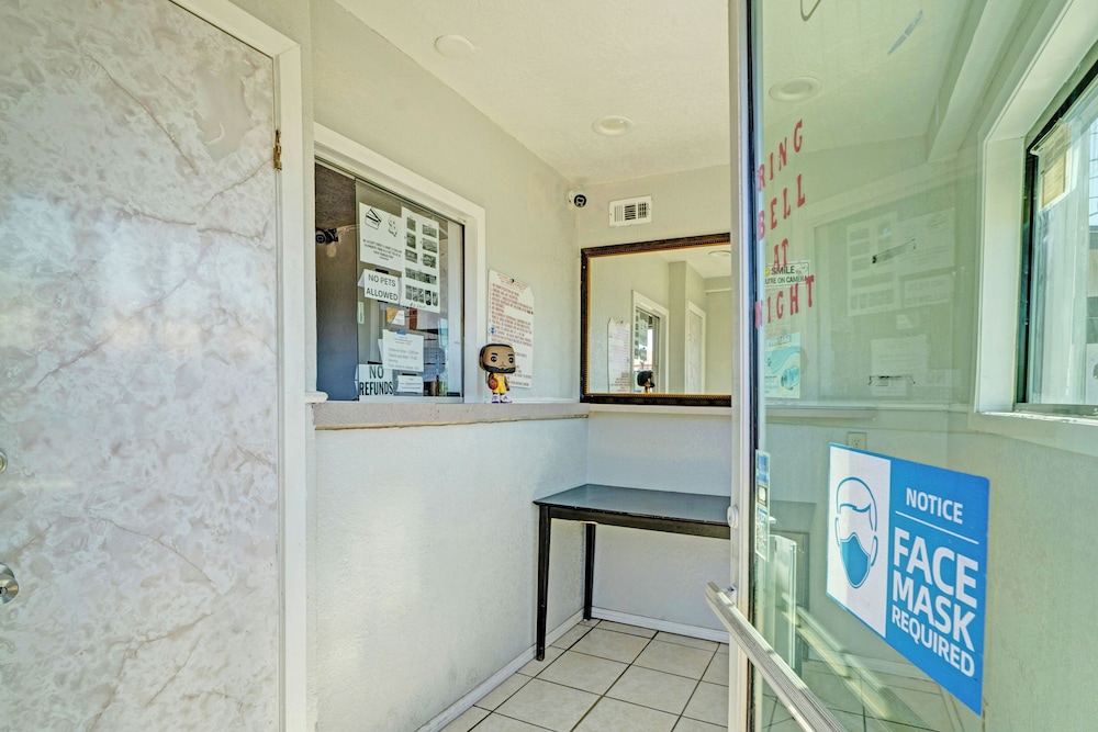 Super 7 Inn By OYO San Antonio NW Medical Center - photo 33