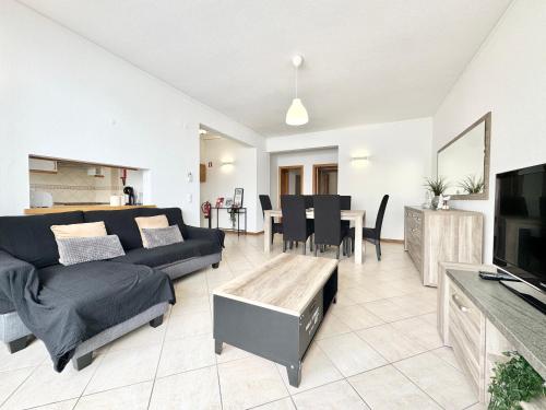 Sea Front 1' Min Apartment with AC & WiFi — 4-Star Luxury Hotel in Quarteira, Portugal