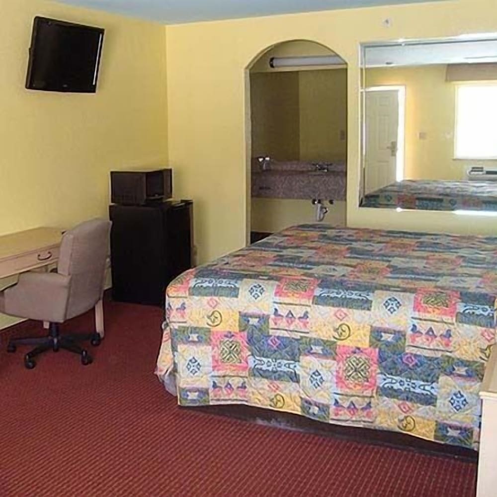 Winnquest Inn Near Ft. Sam Houston - photo 14