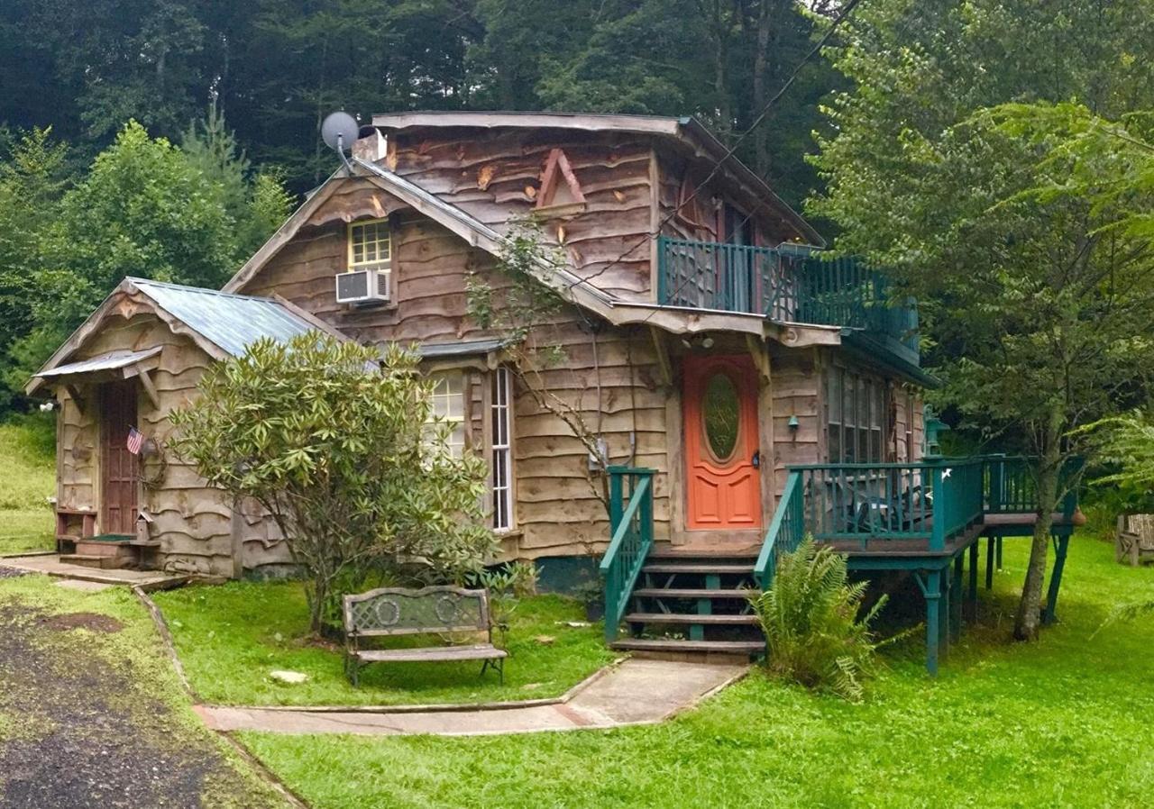 Rushing Stone Cottage — 4-Star Luxury Hotel in Jefferson, United States