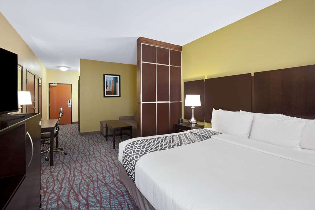 La Quinta Inn & Suites By Wyndham Houston Pasadena North - photo 20