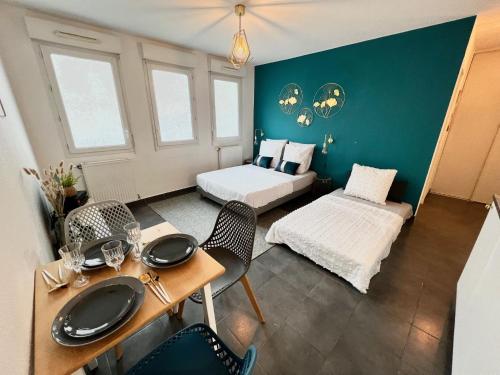 Agatha : Acces Facile Gare Pardieu Eurexpo Aeroport Groupama Stadium in Villeurbanne, France