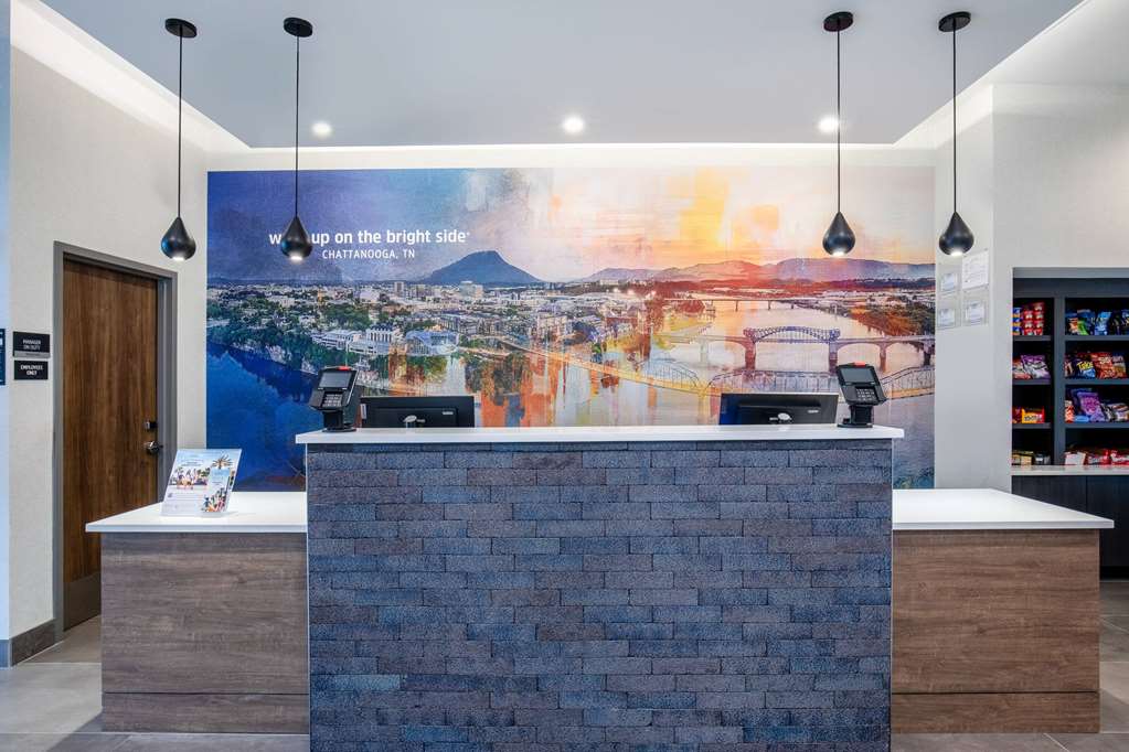 La Quinta Inn & Suites by Wyndham Chattanooga Downtown South - photo 3