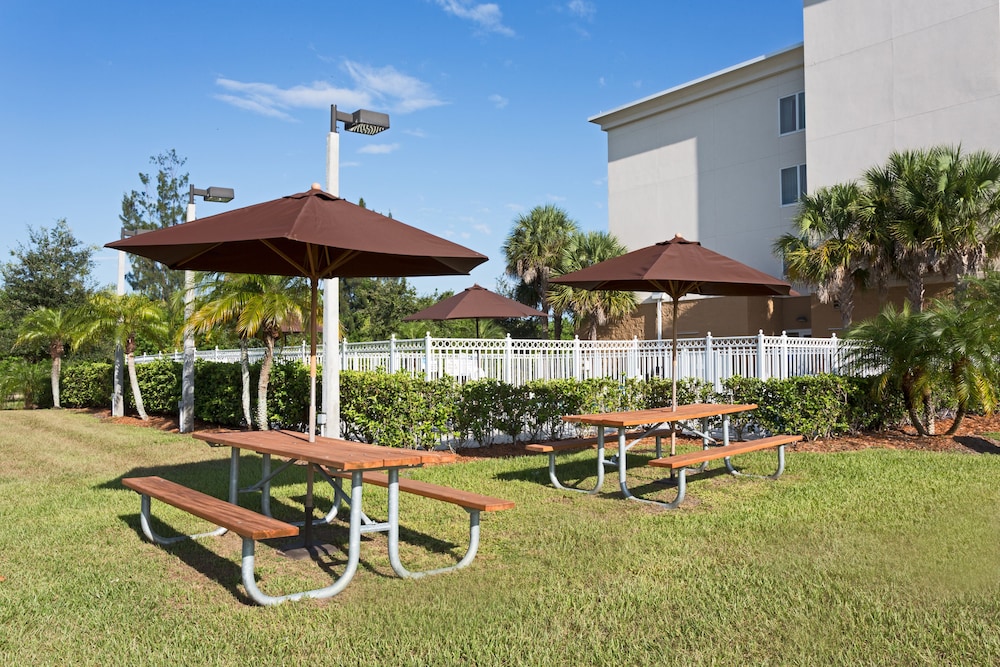 Holiday Inn Express Hotel & Suites Fort Pierce West by IHG - photo 45