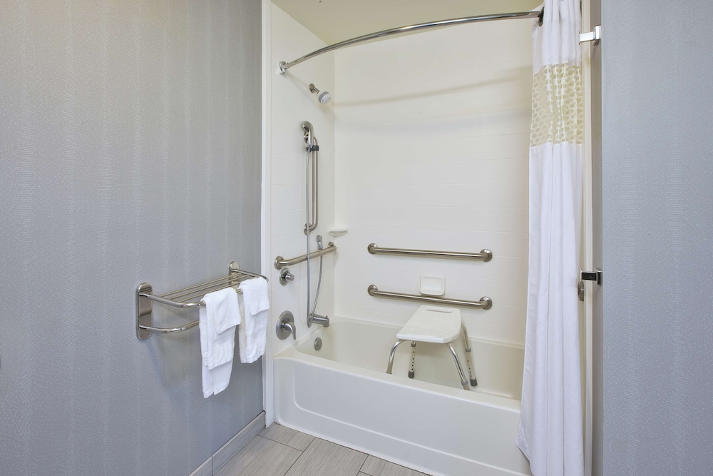 Hampton Inn & Suites Elyria - photo 15