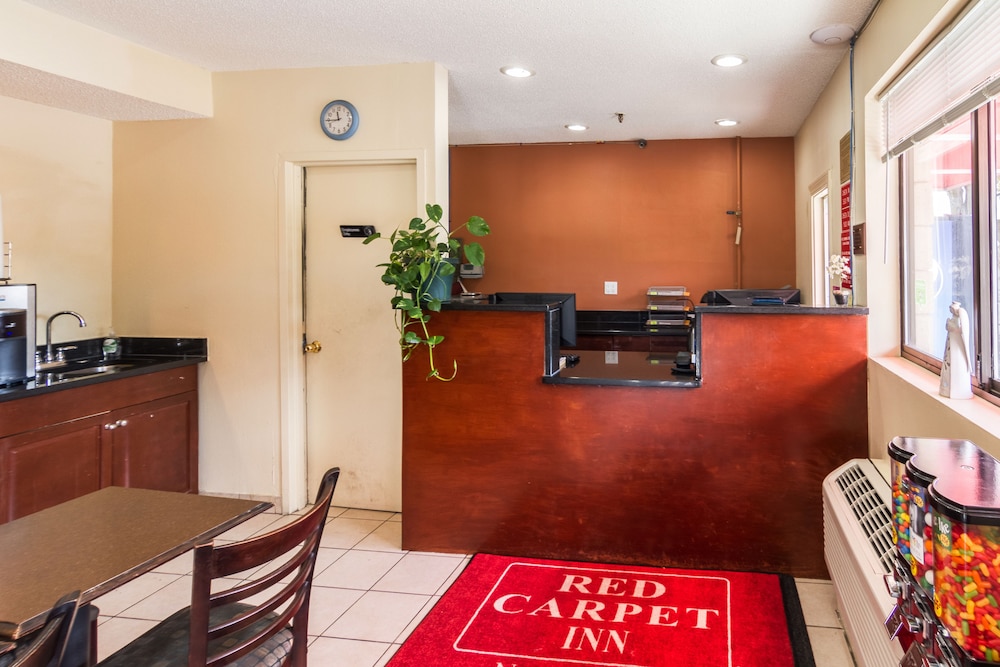 Red Carpet Inn Norwalk - photo 2