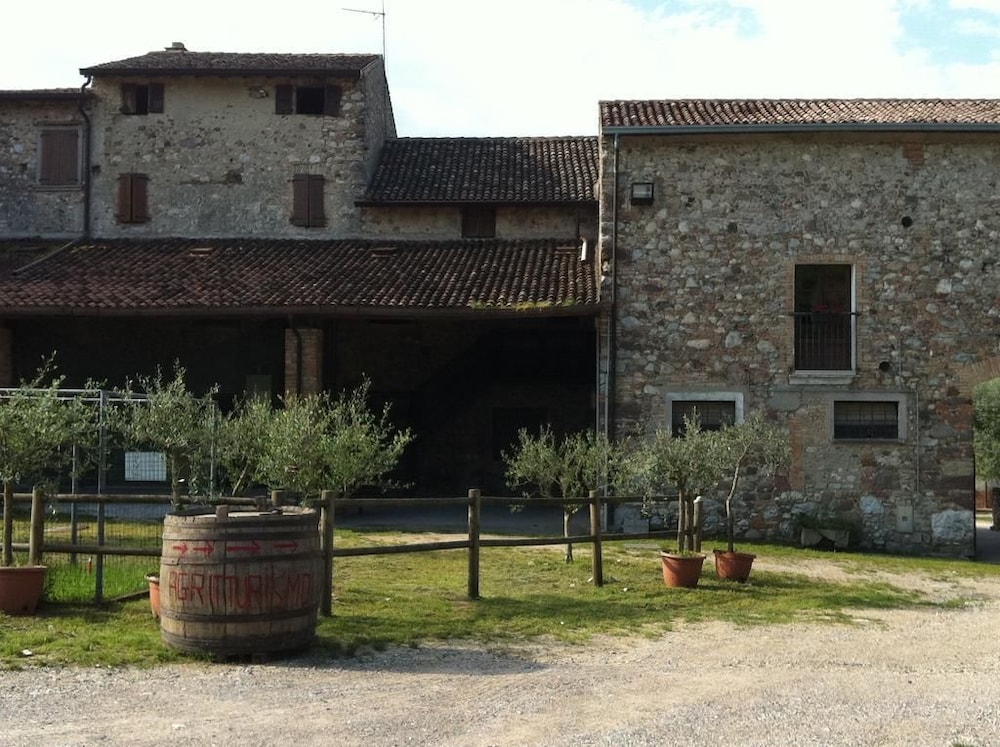 Agriturismo Licensì Del Bresà — 5-Star Luxury Hotel in Monzambano, Italy