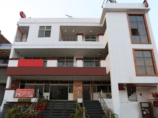 OYO 4471 Hotel Rajmahal in Bareilly, India