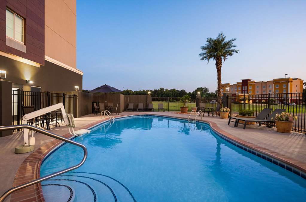 La Quinta Inn & Suites by Wyndham Gonzales LA - photo 12