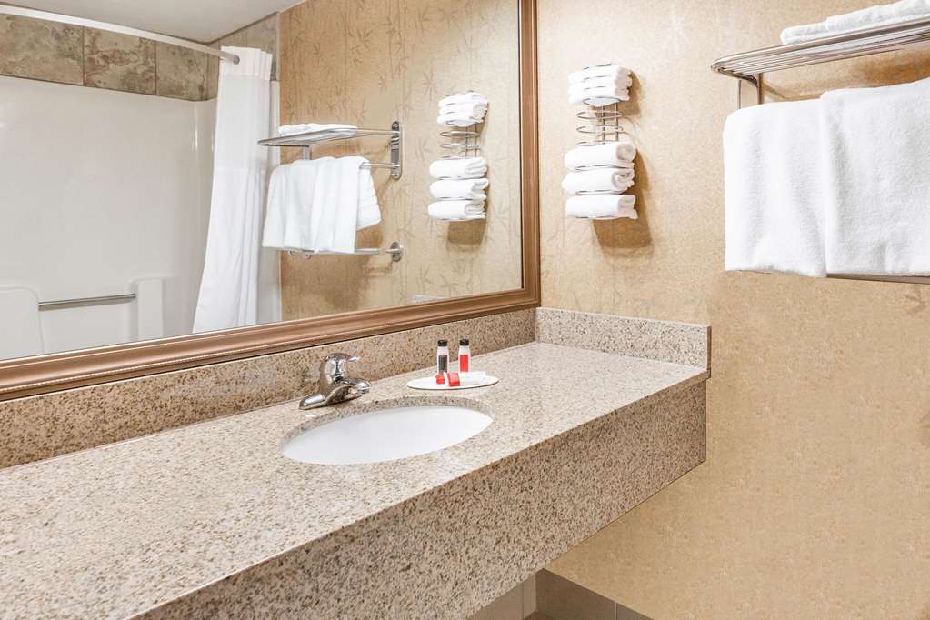 Days Inn by Wyndham Westminster - photo 15