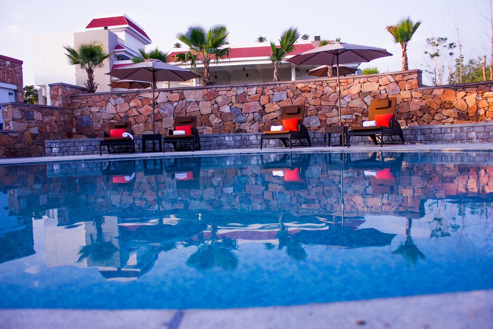 Riverarch Greenfields Resorts - carbon neutral hotel in Jaipur