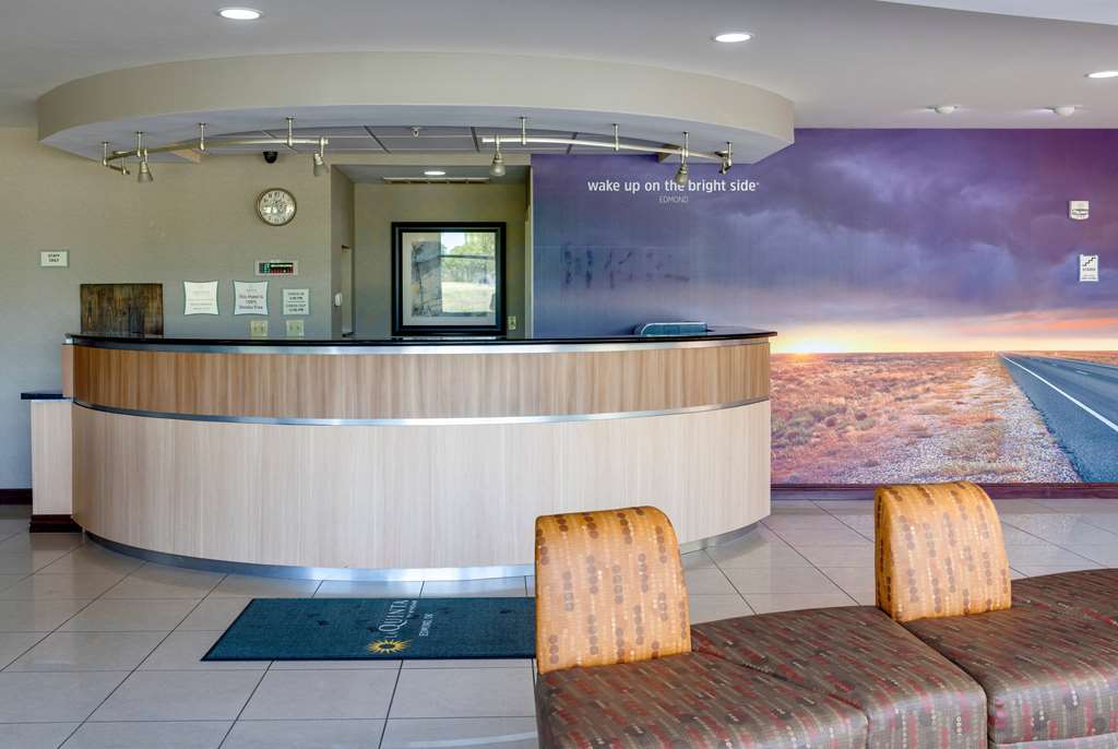 La Quinta Inn & Suites by Wyndham Edmond - photo 7