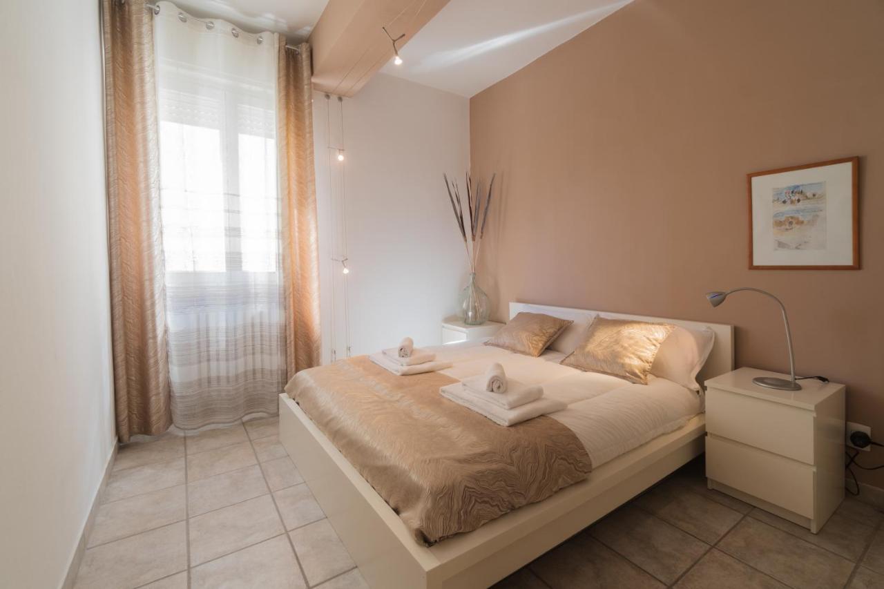 Viale della Repubblica free parking e Wifi 1 minute to Garda Lake — 4-Star Luxury Hotel in Peschiera Del Garda, Italy