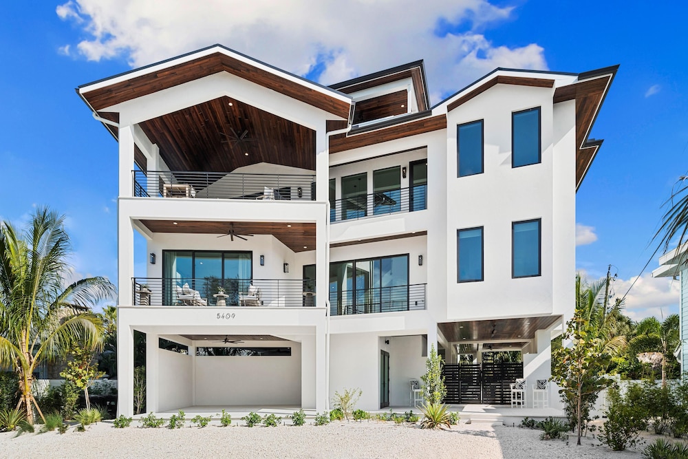 Las Palmas By Beachside Management in Siesta Key, United States