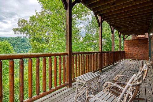Lazy Bear Lodge Hot Tub Resort Pool WIFI 1089 FREE tickets each paid day Dollywood and More - photo 17