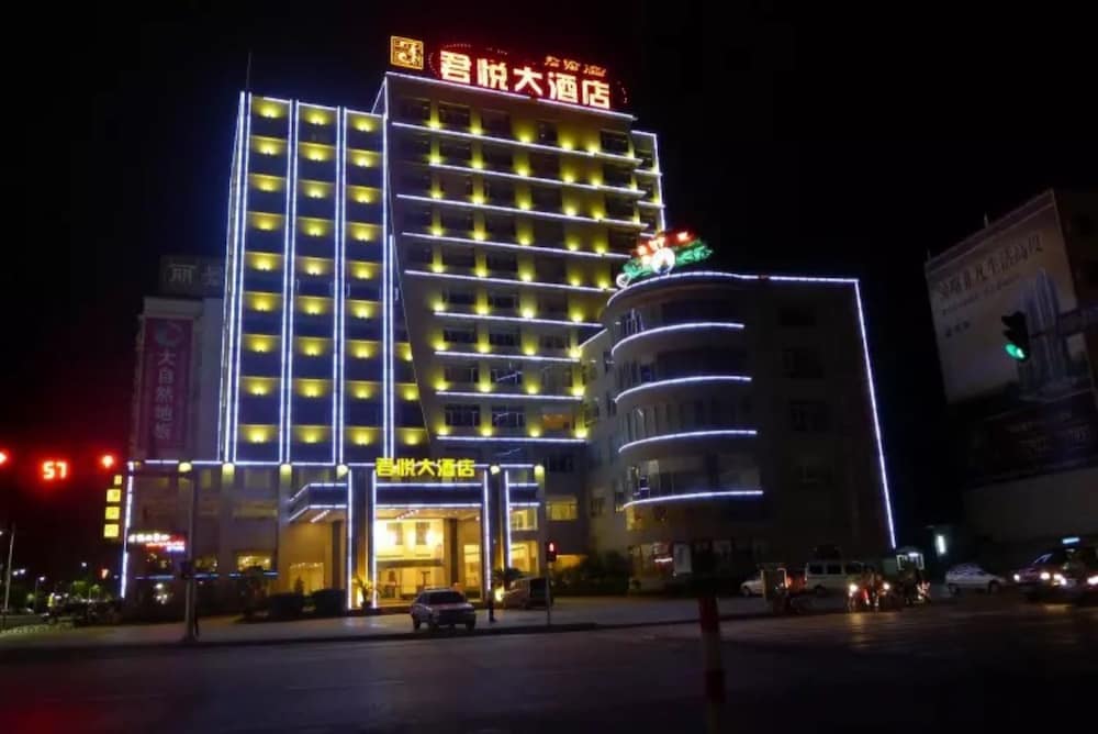 Junyue Hotel - carbon neutral hotel in Deqing