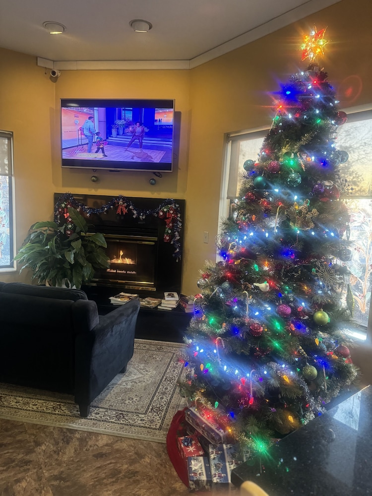 Super 8 by Wyndham Sparta - photo 2