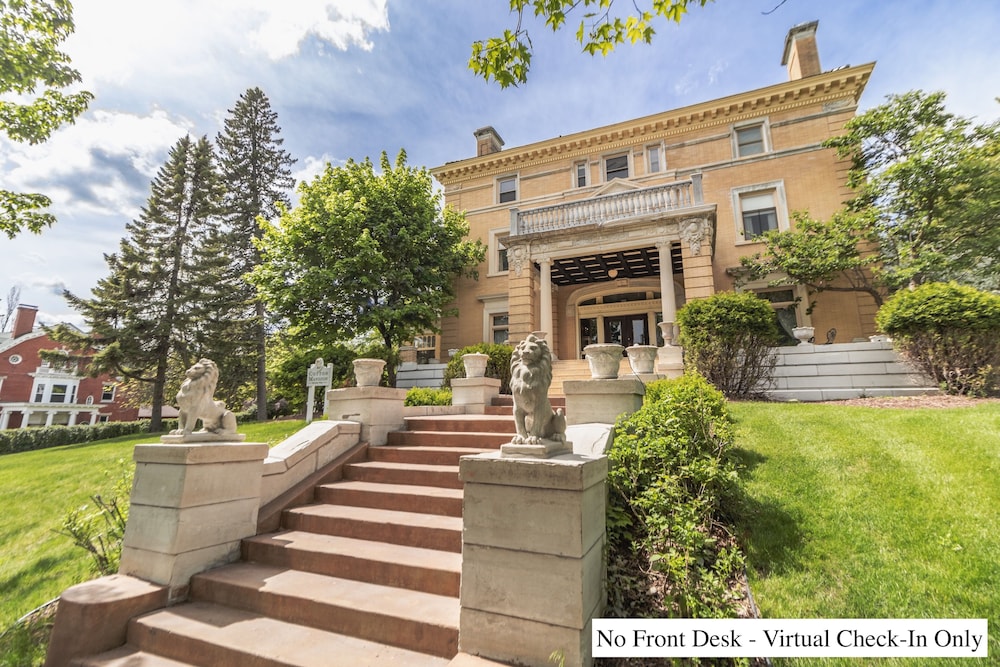 Historic Cotton Mansion Duluth Boutique Hotel in Duluth, United States