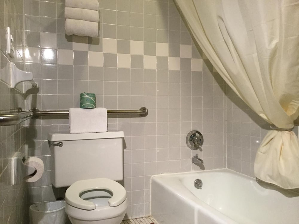 Inn Town Motel - photo 11