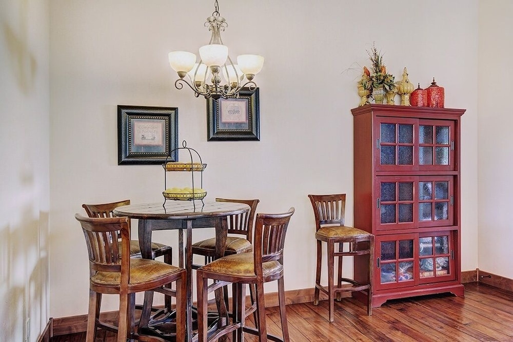 Mountain Majesty Manor Main Street by Pinnacle Lodging - photo 24