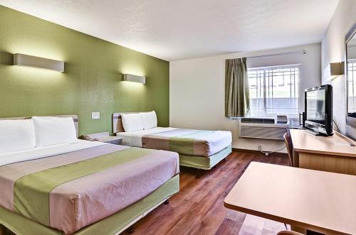 Economy Inn Pittsburgh Airport - photo 5