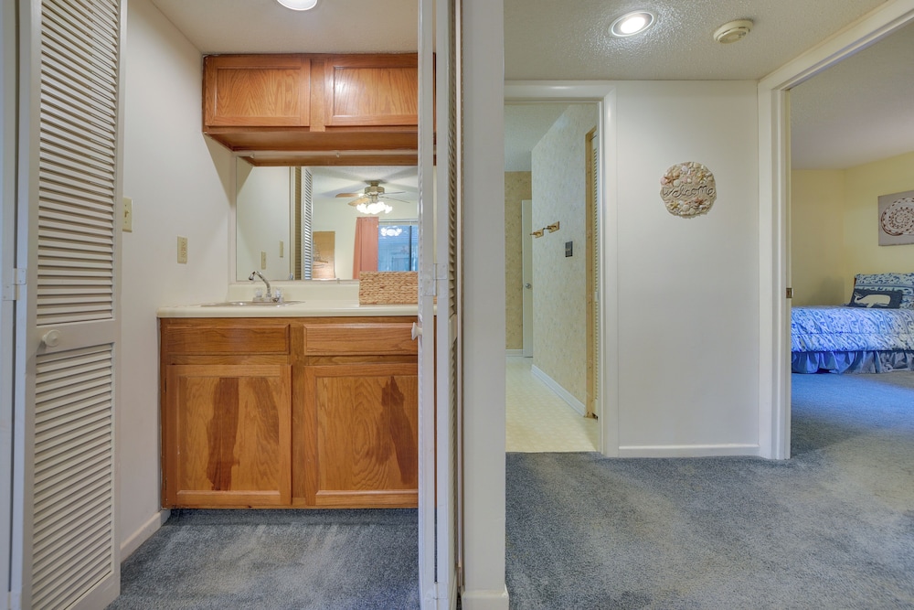 Walk To Myrtle Beach Condo with Resort Perks - photo 3