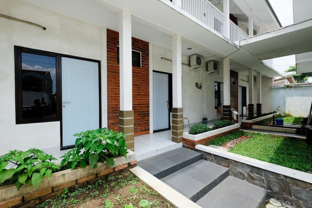 RedDoorz near Moro Mall Purwokerto in Purwokerto, Indonesia