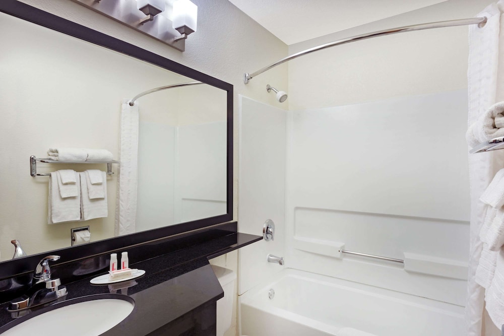 Rodeway Inn & Suites Chandler Phoenix South I 10 - photo 8
